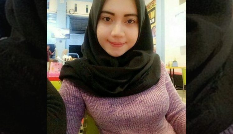 Cersek Jilbab Yang Ketagihan Seks